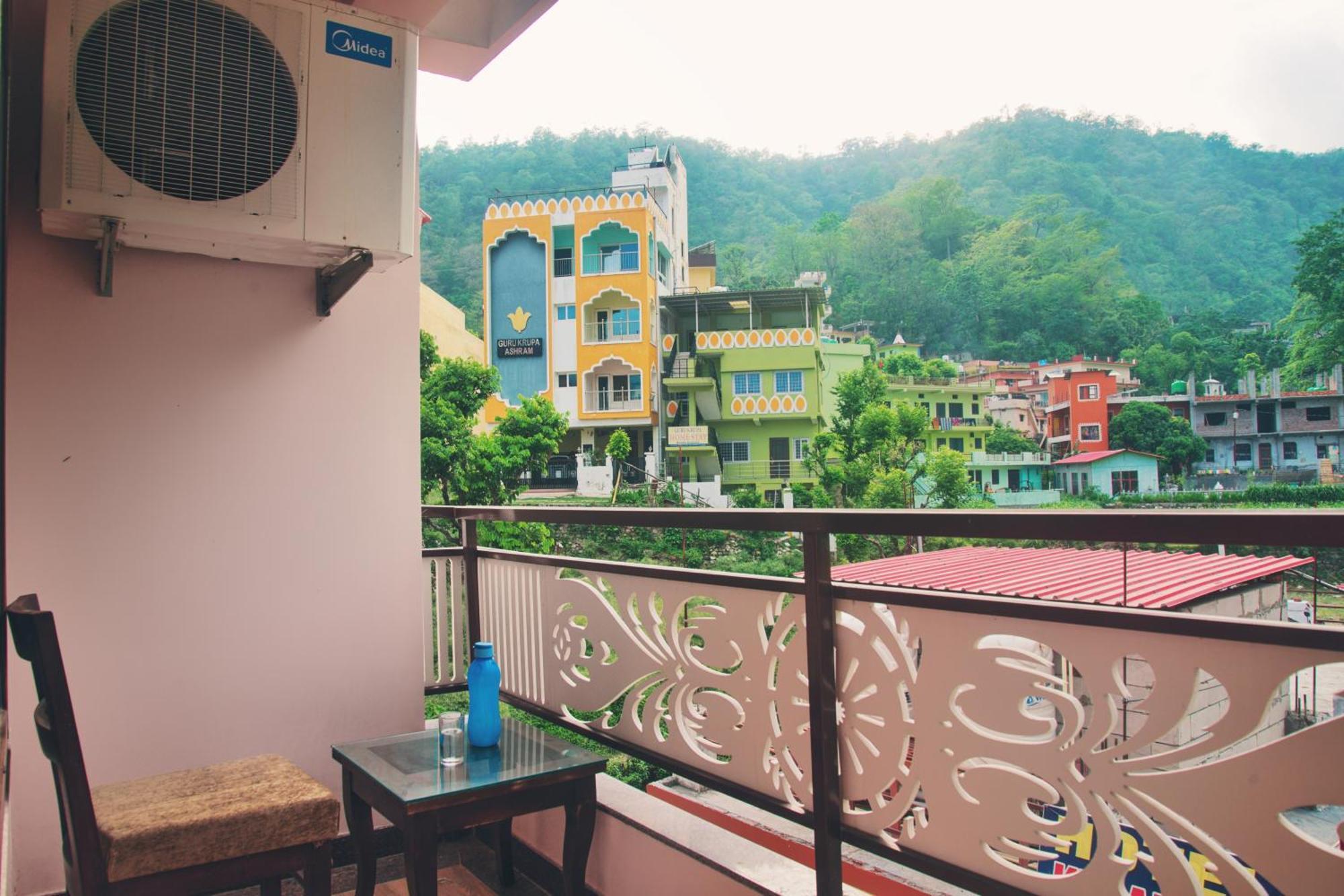 Yellow Leaf Rishikesh Room photo